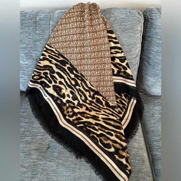 Burberry large Square Scarf - Picture 1 of 4